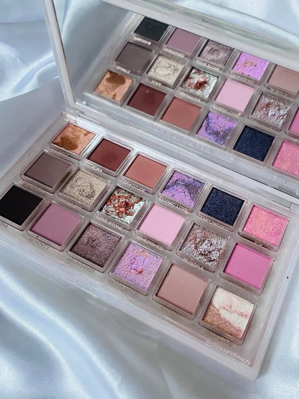 HUDA BEAUTY ROSE QUARTZ EYESHADOW PALETTE